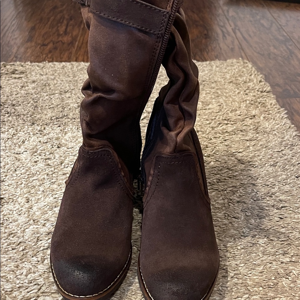 White Mountain Brown Heeled Boots
